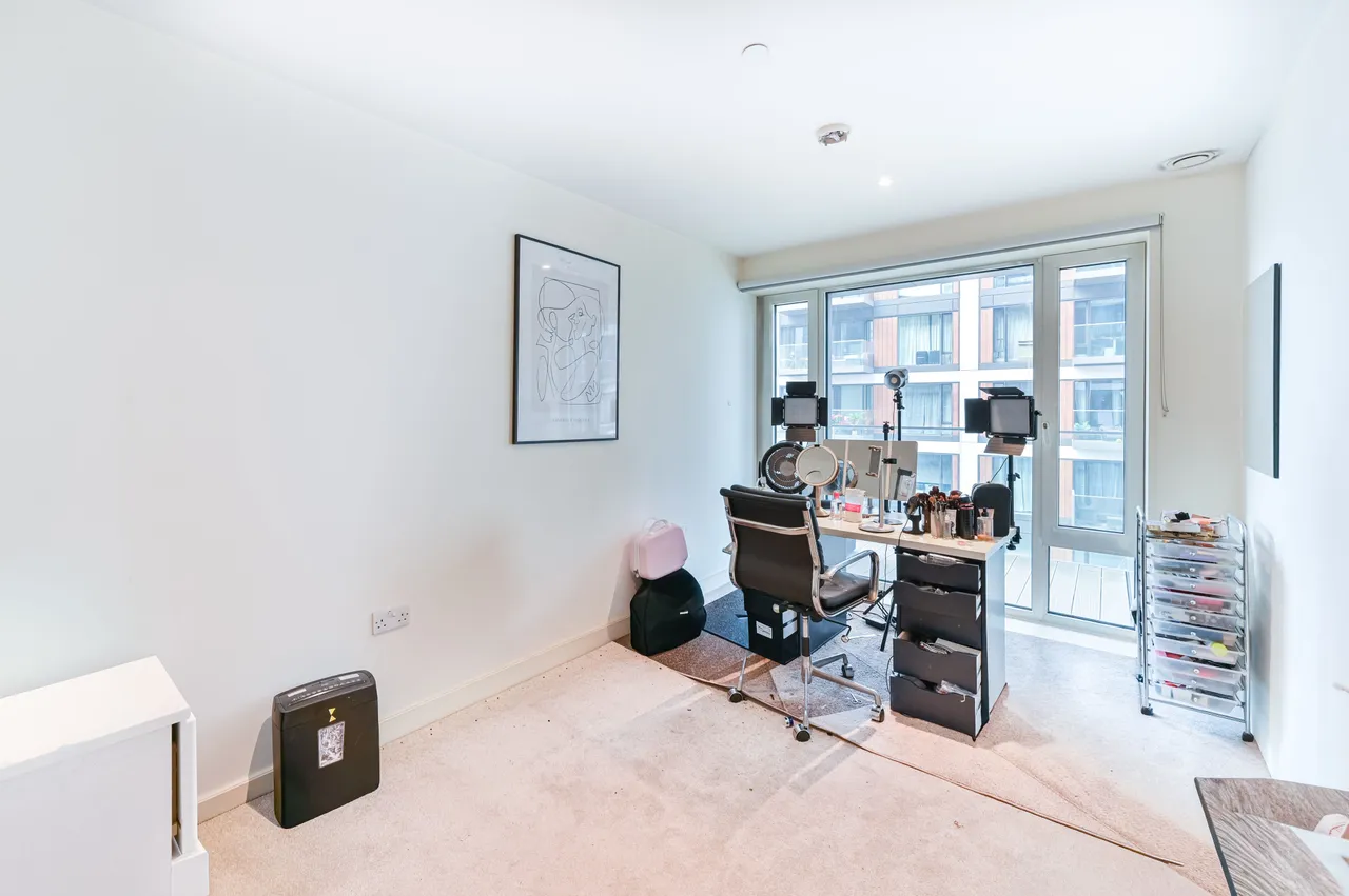Flat 702, Deveraux House, Duke of Wellington Avenue, London, photo 6