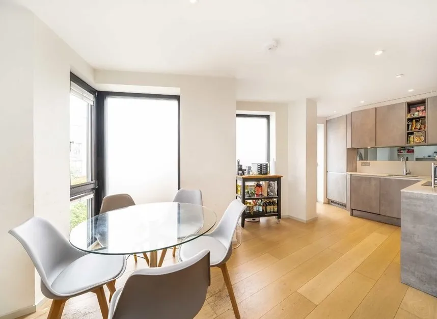 Seven Sisters Road, Holloway, N7, photo 3