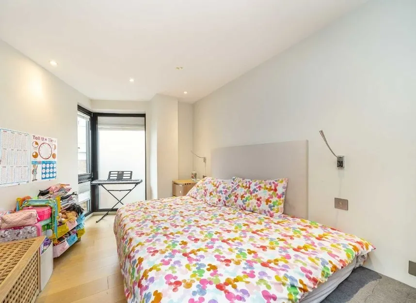 Seven Sisters Road, Holloway, N7, photo 5