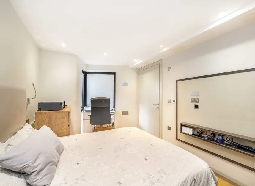 Seven Sisters Road, Holloway, N7, photo 4