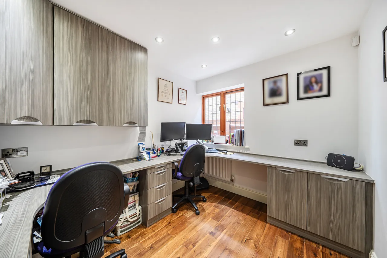 Davenham Avenue, Northwood, HA6, photo 8