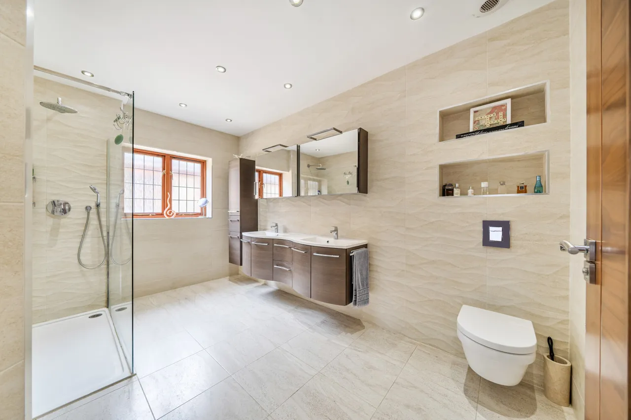 Davenham Avenue, Northwood, HA6, photo 9