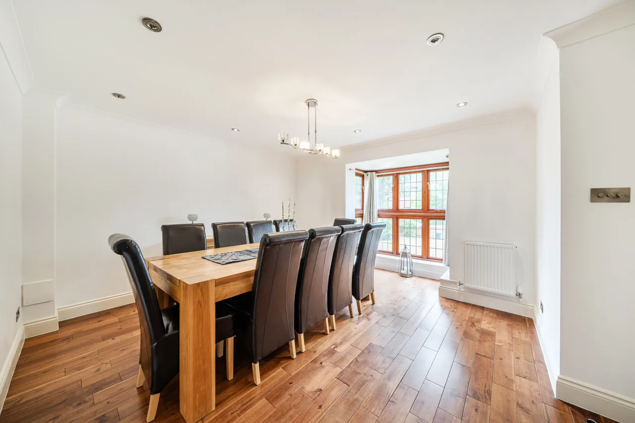 Davenham Avenue, Northwood, HA6, photo 13