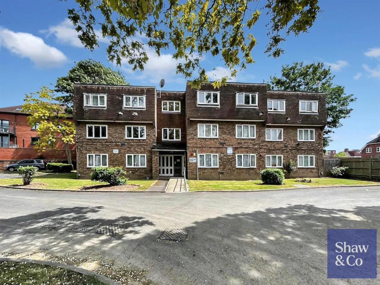 2 bed flat to rent, Vicarage Farm Road, Heston