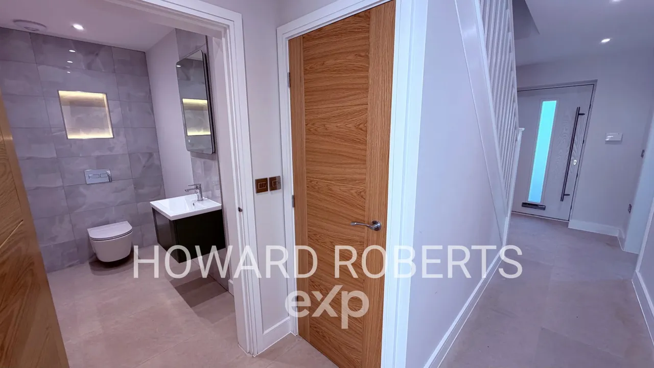 Liverpool Road, Longton Area, PR4, photo 11