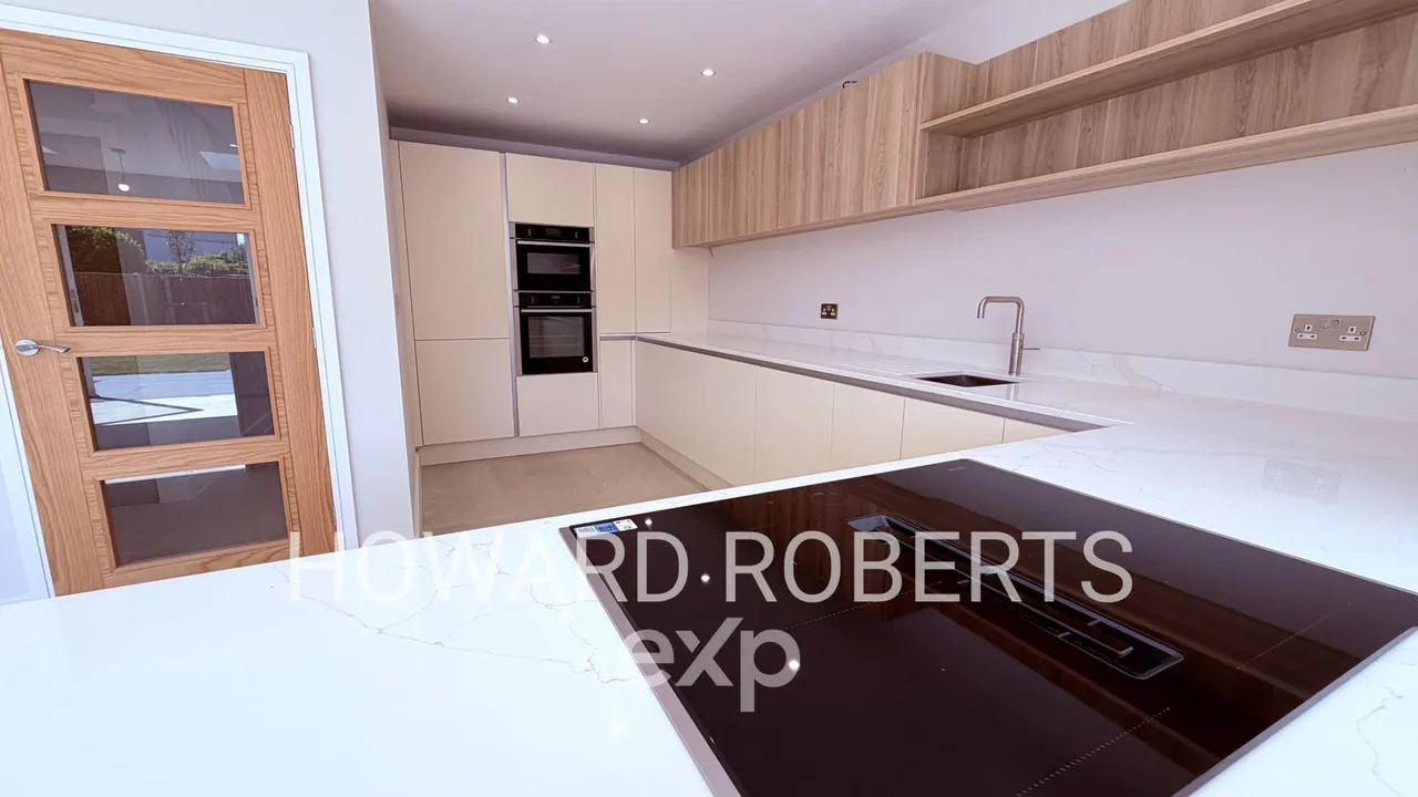 Liverpool Road, Longton Area, PR4, photo 10