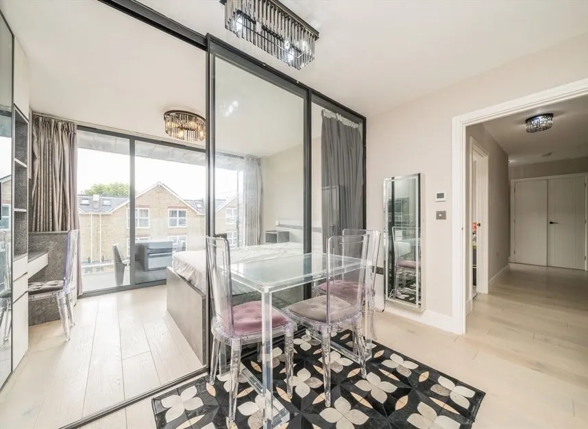 Antoinette Close, Kingston Upon Thames, KT1, photo 6
