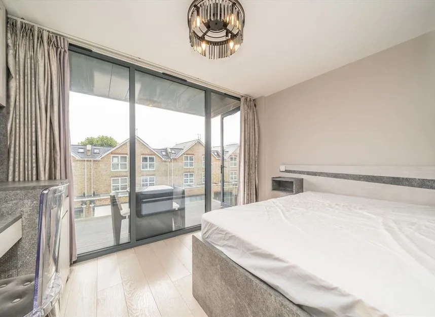 Antoinette Close, Kingston Upon Thames, KT1, photo 4