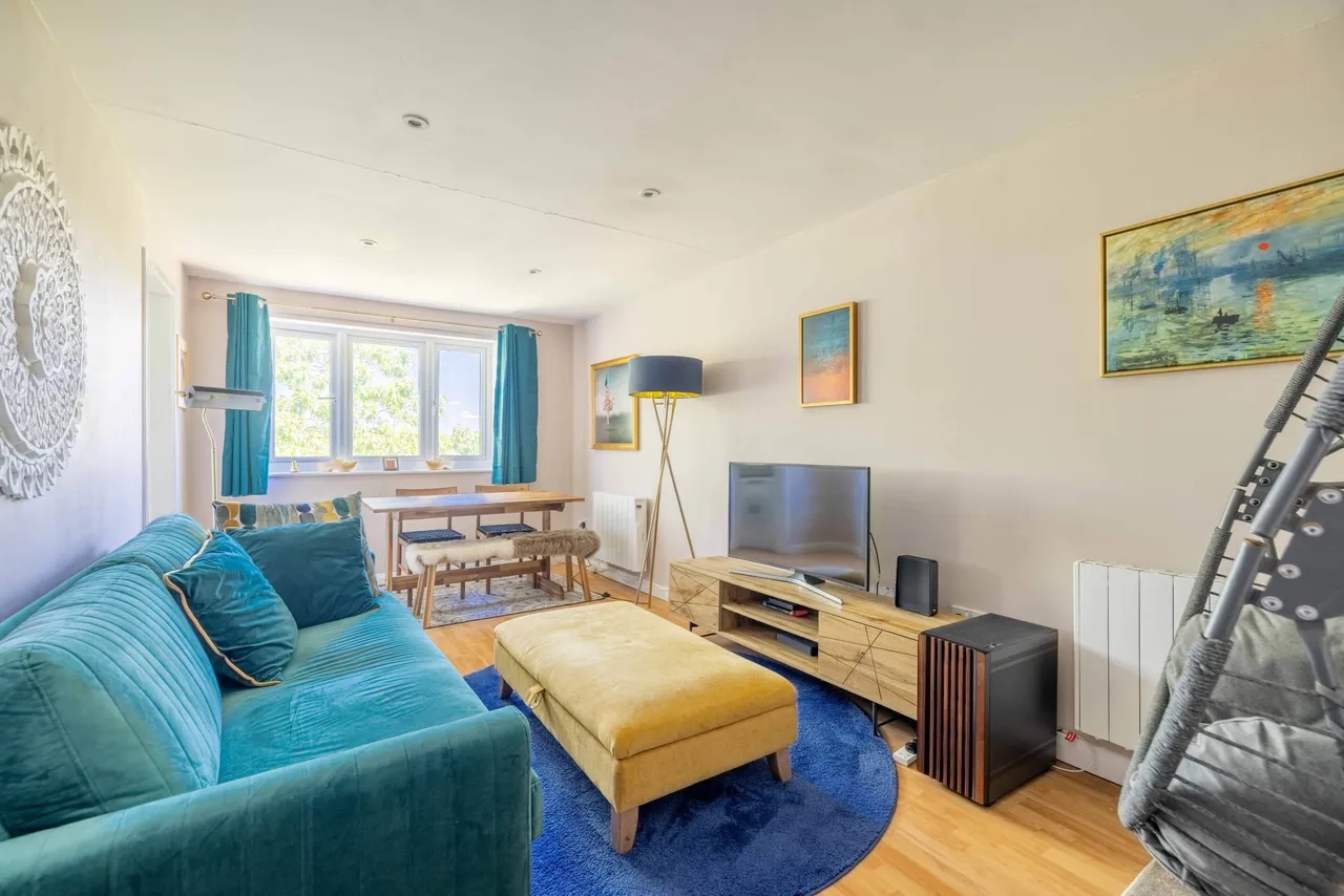 Cleves Court, Firs Ave, Windsor, Berkshire, SL4 4EF, photo 2