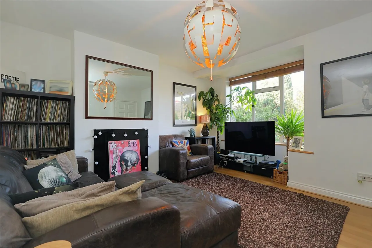 Leeds & Bradford Road, Stanningley, LS28, photo 4