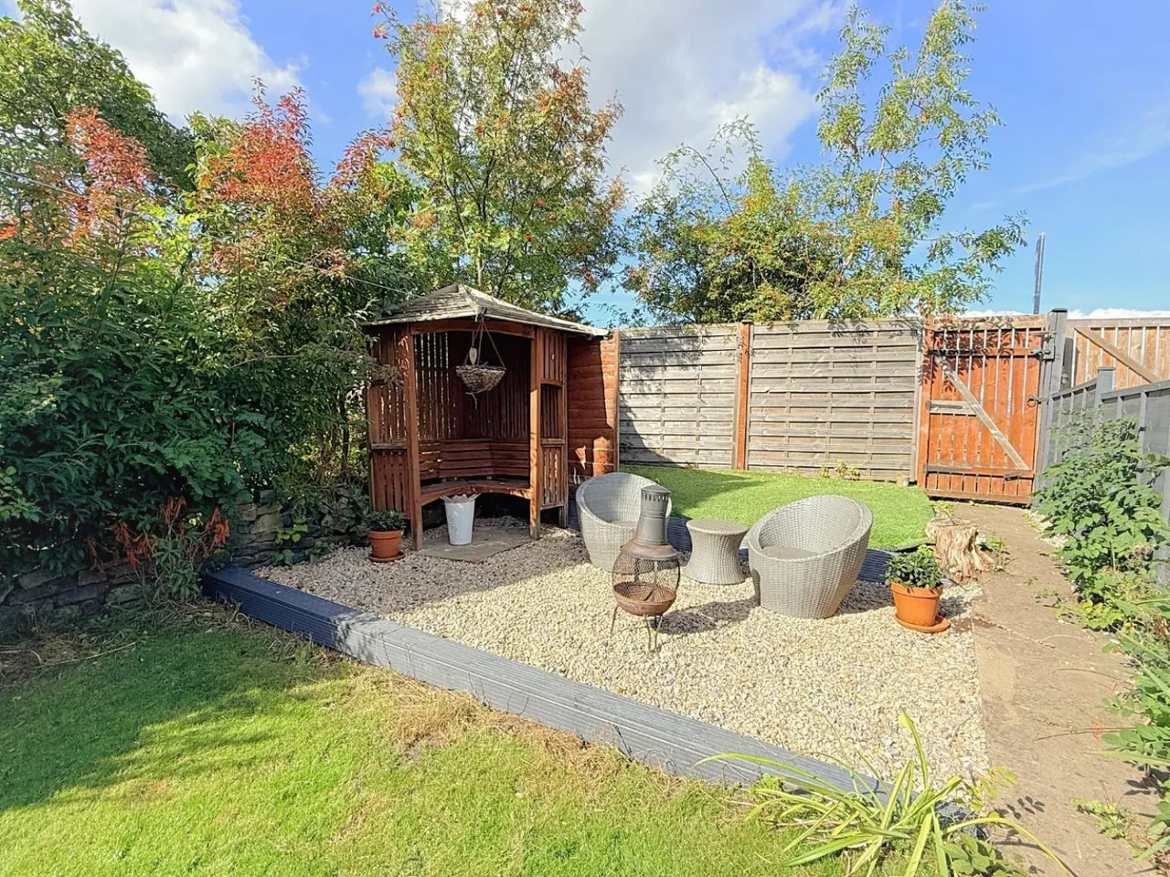 Leeds & Bradford Road, Stanningley, LS28, photo 6