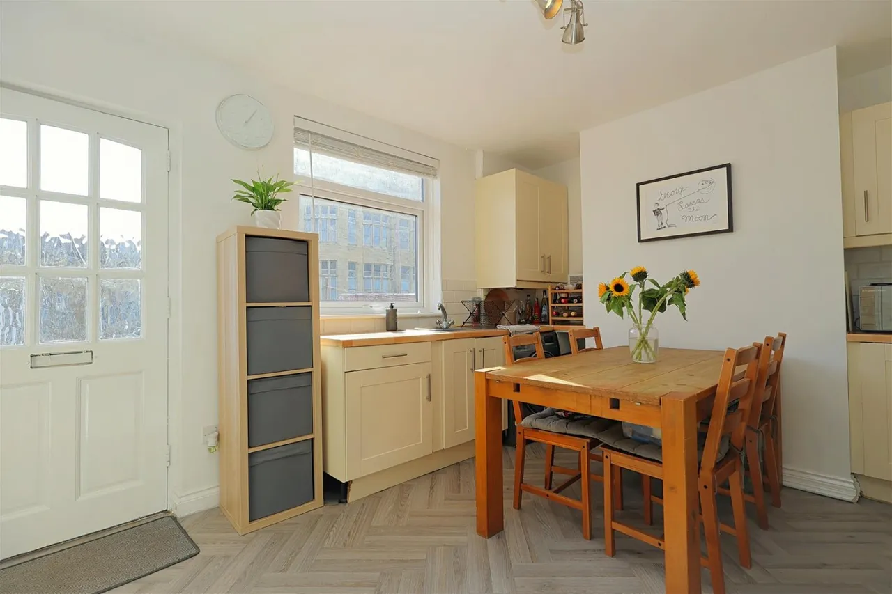 Leeds & Bradford Road, Stanningley, LS28, photo 17
