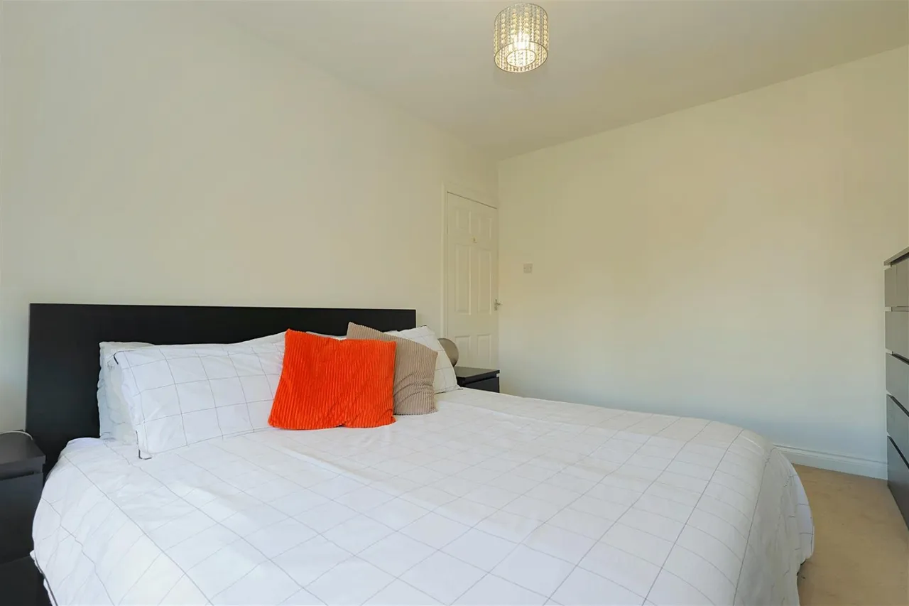 Leeds & Bradford Road, Stanningley, LS28, photo 9