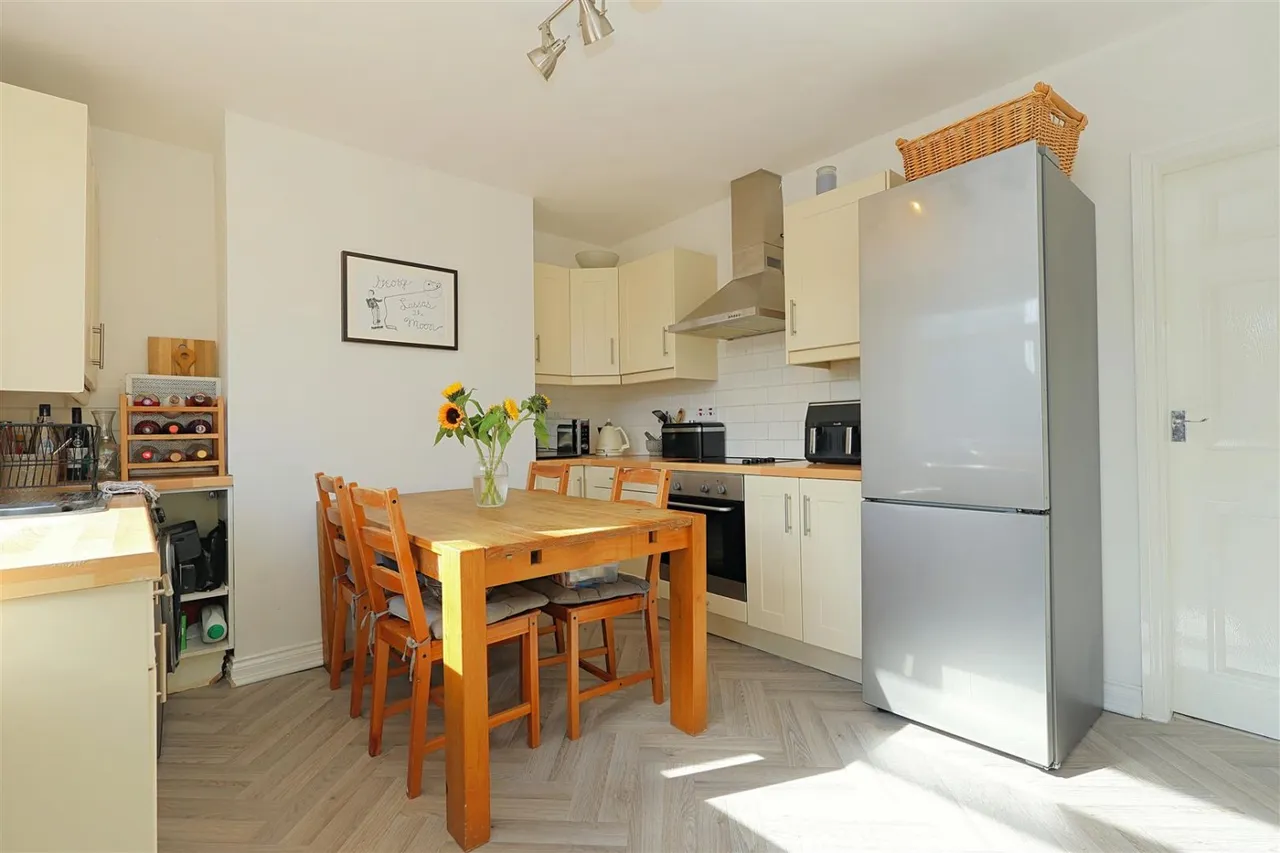 Leeds & Bradford Road, Stanningley, LS28, photo 2
