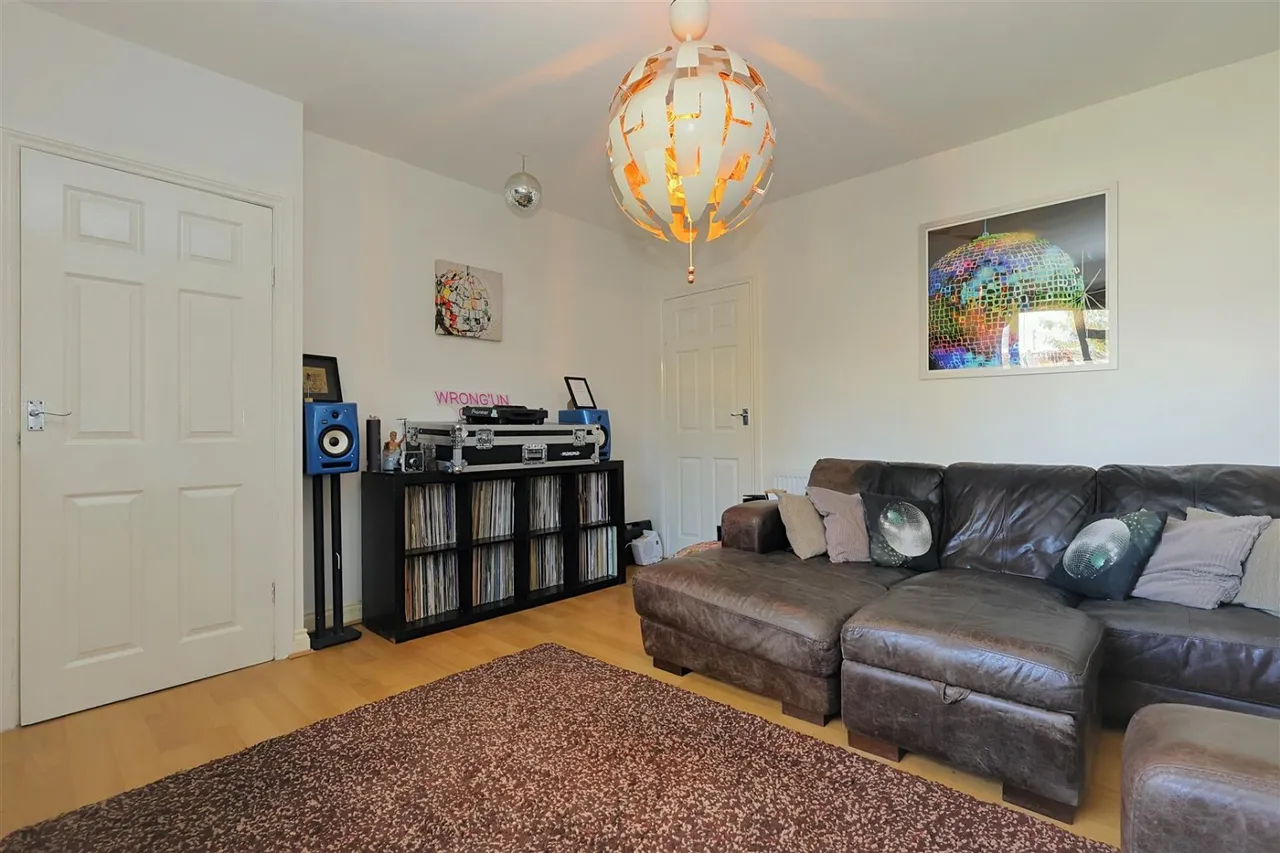 Leeds & Bradford Road, Stanningley, LS28, photo 7