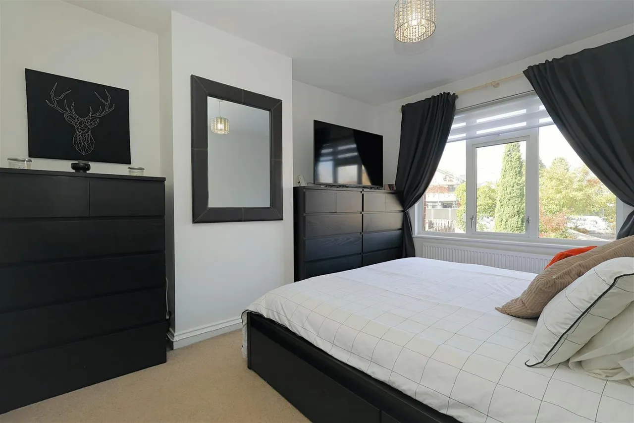 Leeds & Bradford Road, Stanningley, LS28, photo 8