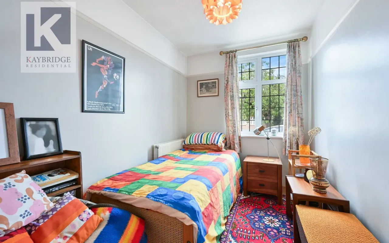 Briarwood Road, Stoneleigh, KT17, photo 9