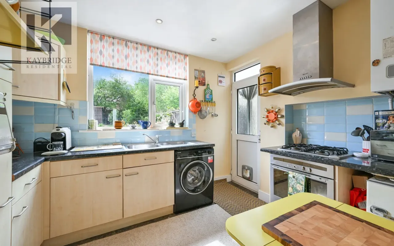 Briarwood Road, Stoneleigh, KT17, photo 4