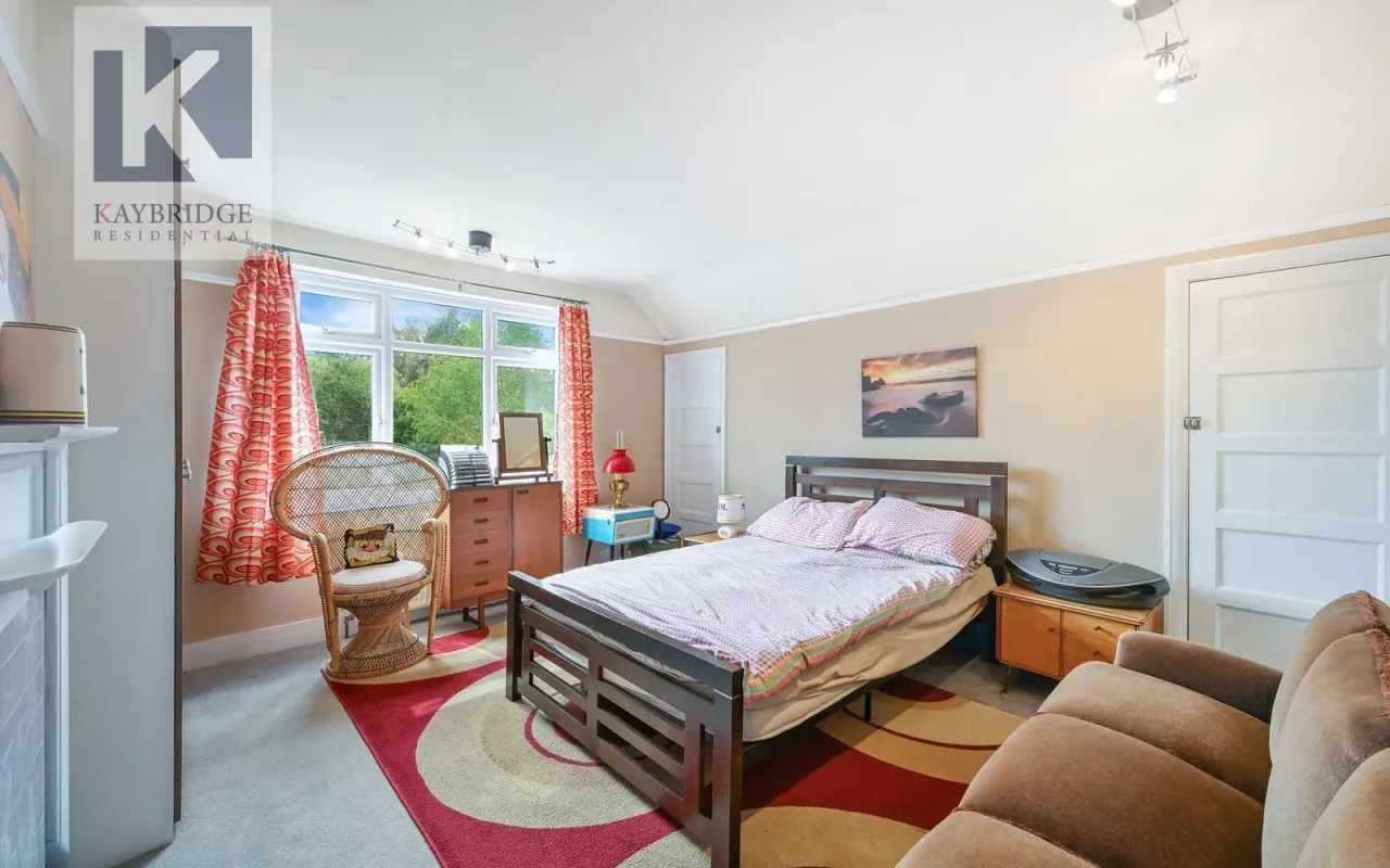 Briarwood Road, Stoneleigh, KT17, photo 8