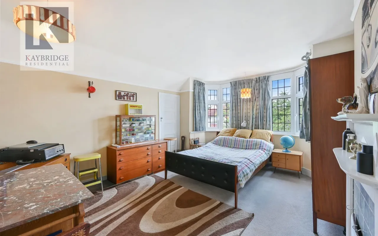 Briarwood Road, Stoneleigh, KT17, photo 7