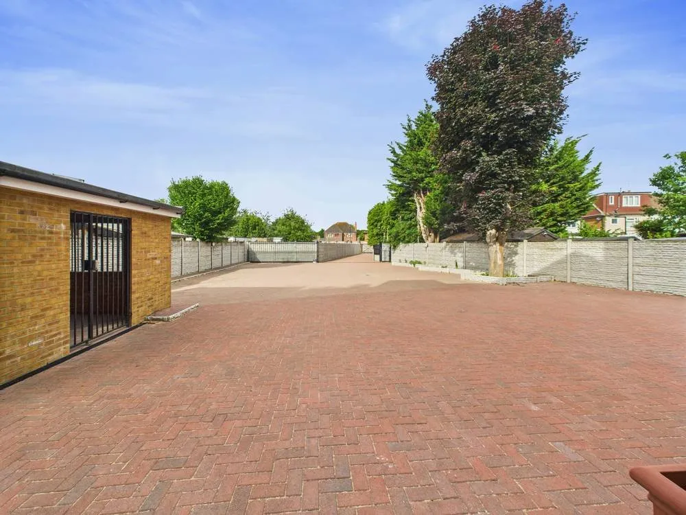 Shelson Avenue, Feltham, TW13, photo 20