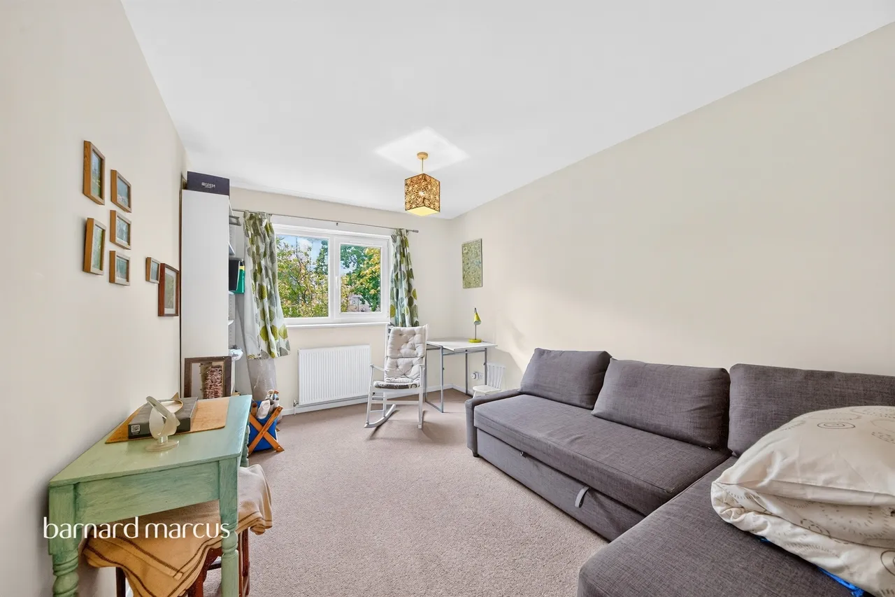 Domville Close, London, N20, photo 20