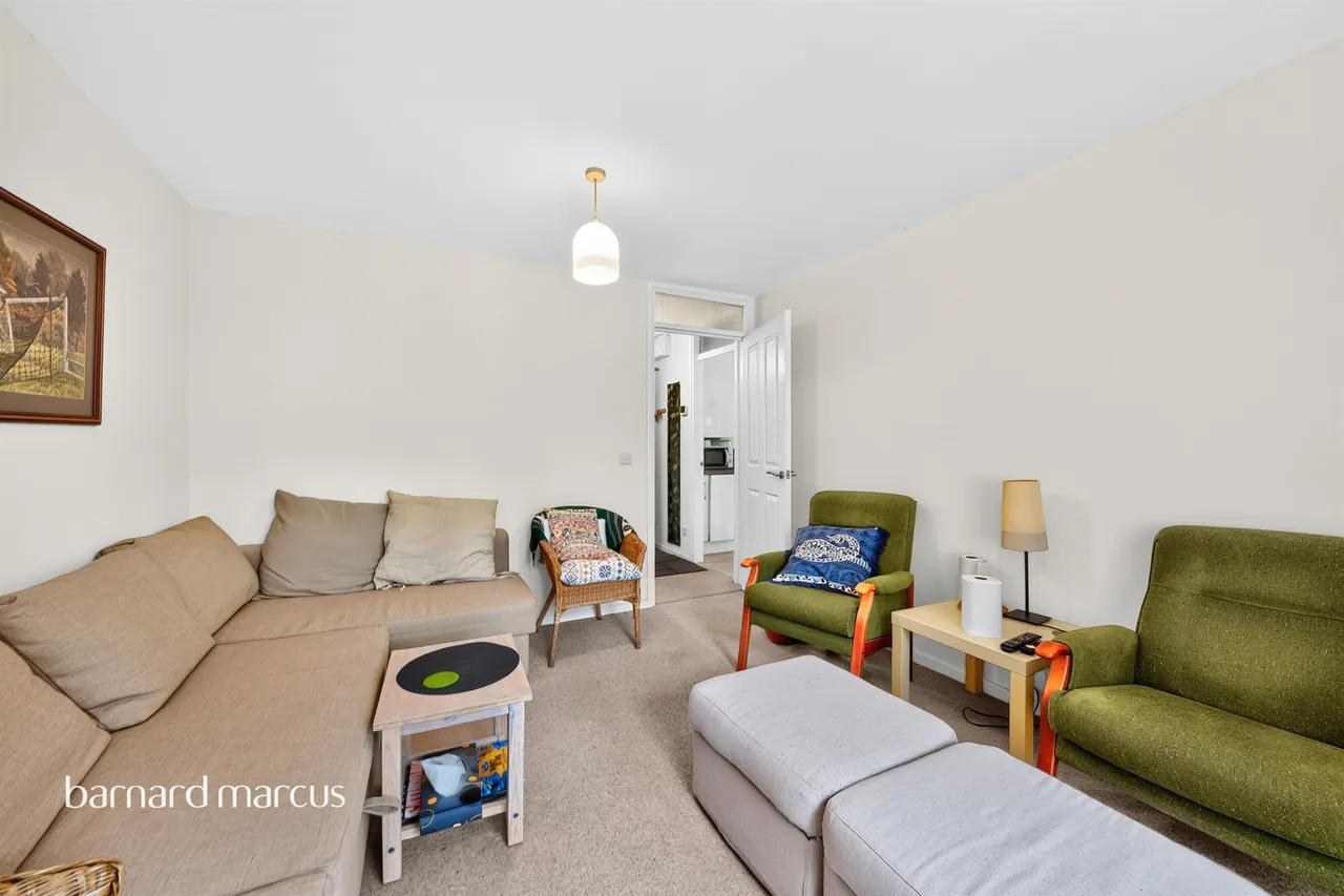 Domville Close, London, N20, photo 15
