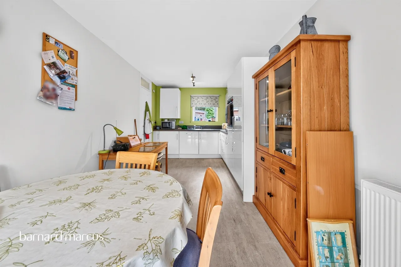 Domville Close, London, N20, photo 8