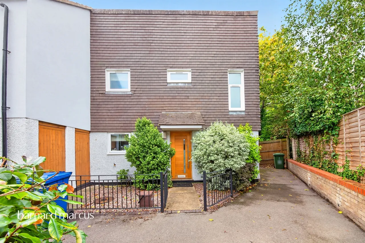 Domville Close, London, N20, photo 19