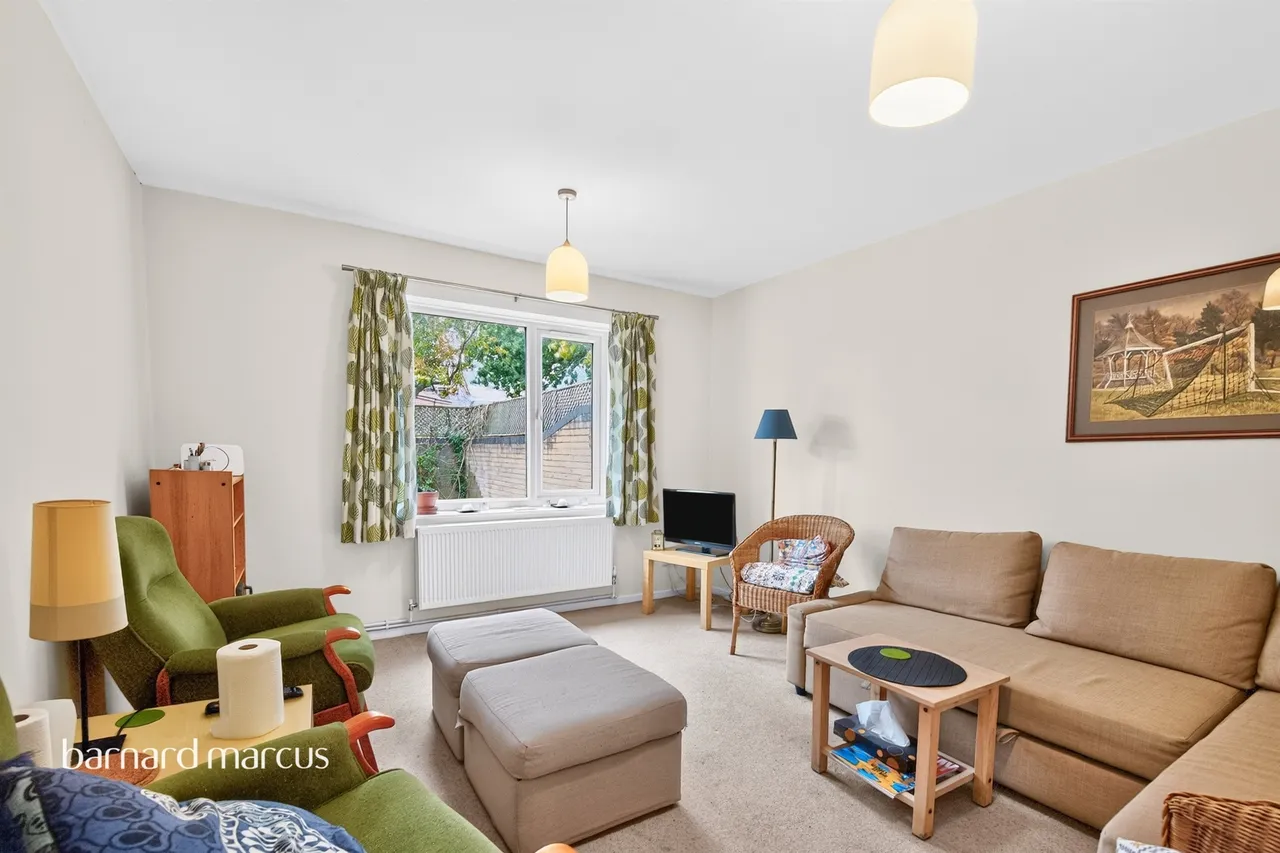 Domville Close, London, N20, photo 3