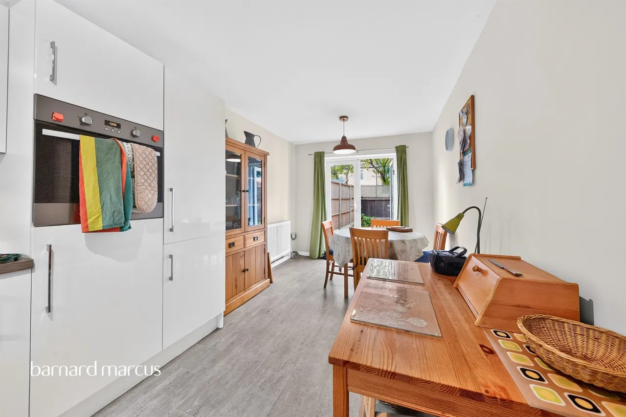 Domville Close, London, N20, photo 10