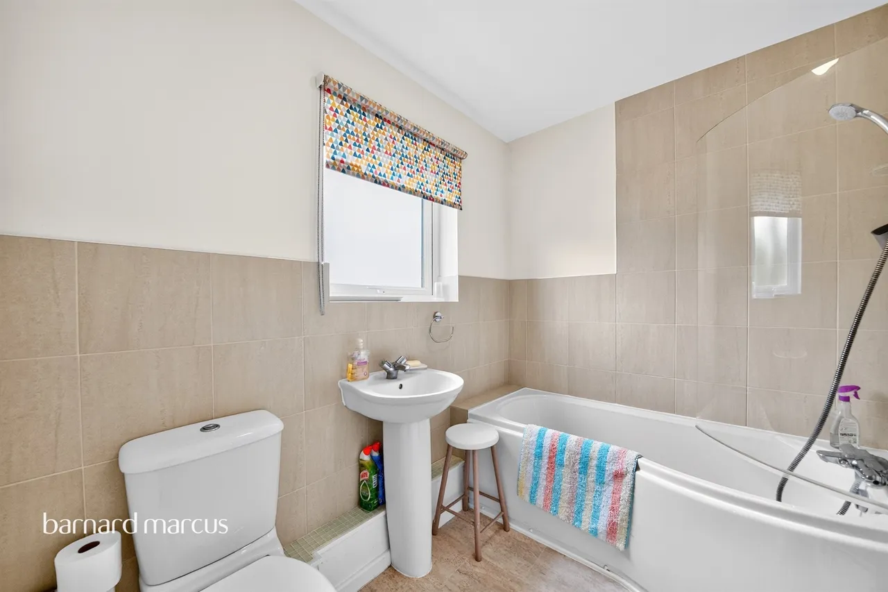 Domville Close, London, N20, photo 12