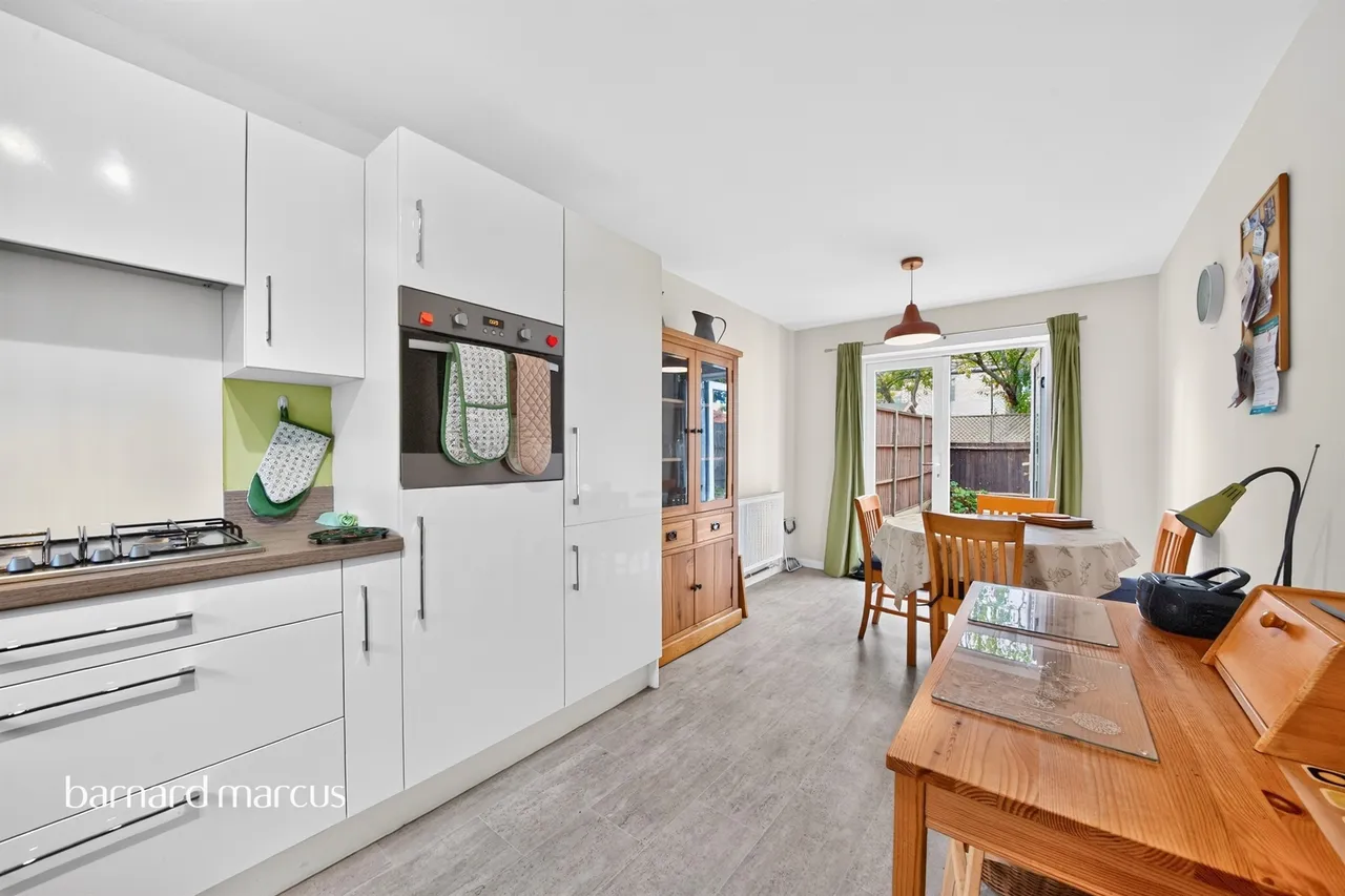 Domville Close, London, N20, photo 2