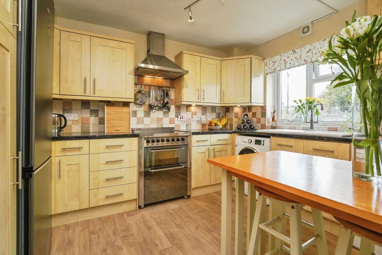 Sandhurst Lane, GLOUCESTER, Gloucestershire, GL2, photo 3