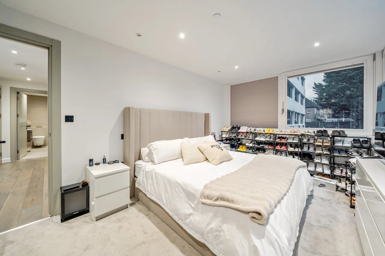 Rosemount Avenue, West Byfleet, KT14, photo 7