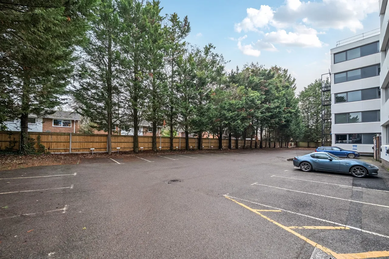 Rosemount Avenue, West Byfleet, KT14, photo 14