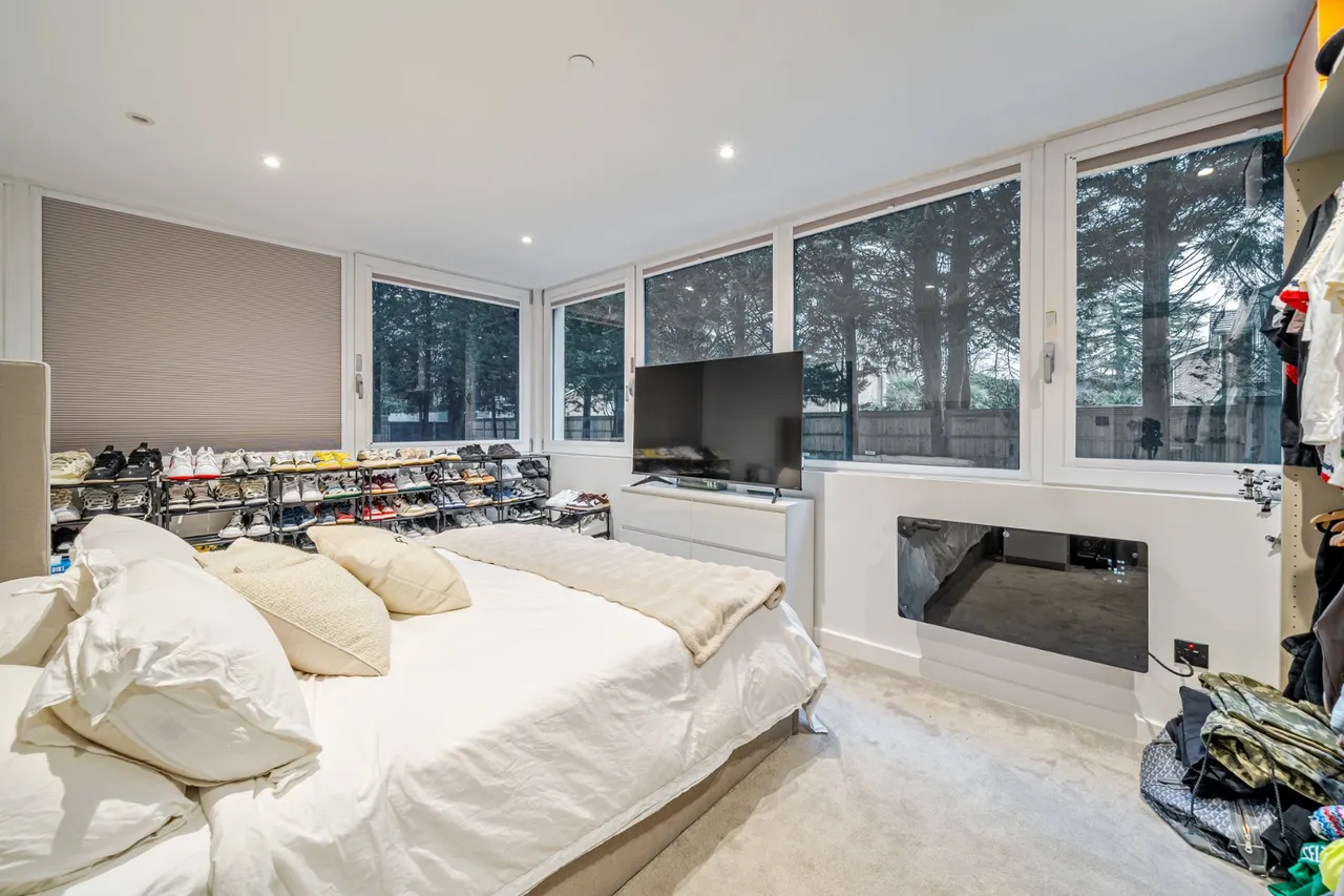 Rosemount Avenue, West Byfleet, KT14, photo 9