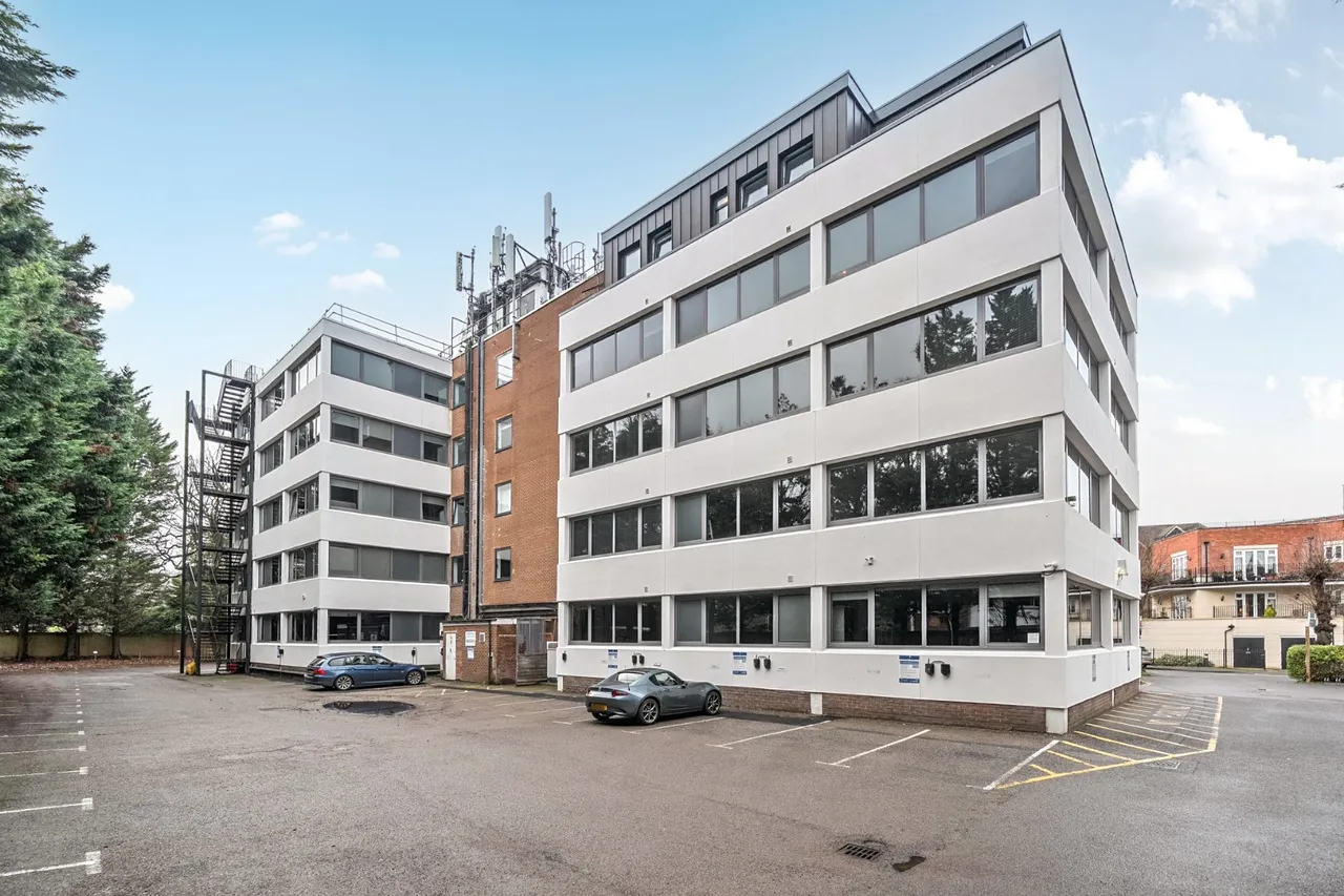Rosemount Avenue, West Byfleet, KT14, photo 15
