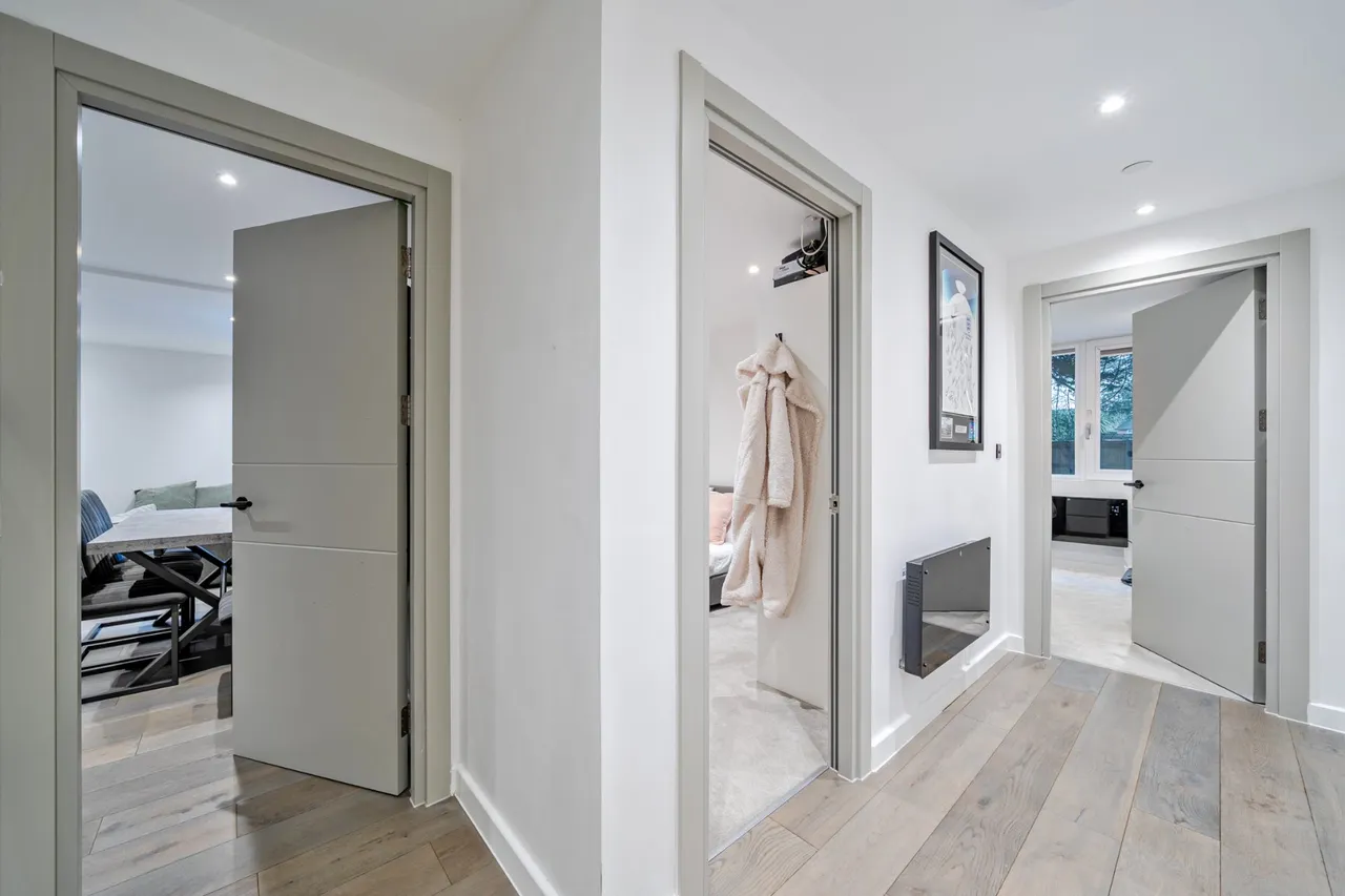 Rosemount Avenue, West Byfleet, KT14, photo 12
