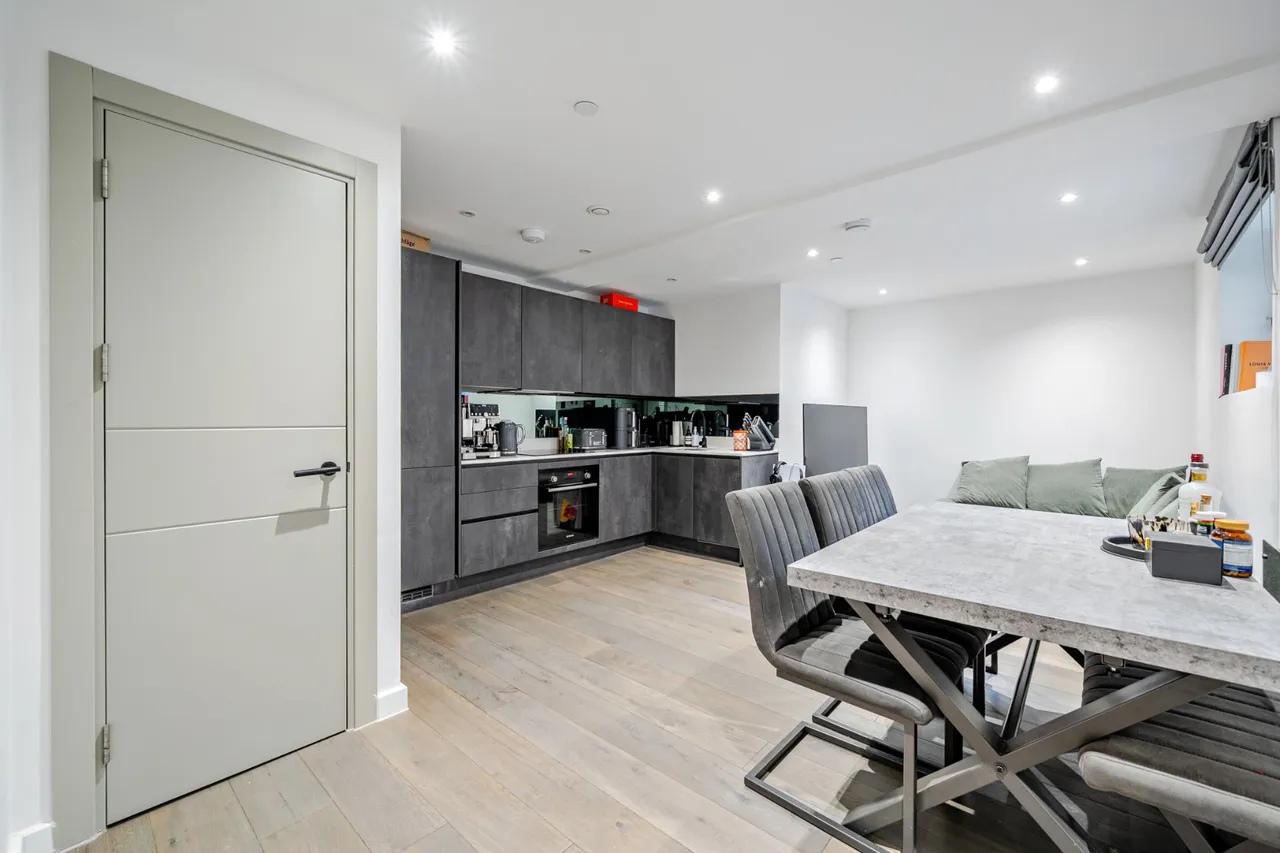 Rosemount Avenue, West Byfleet, KT14, photo 6