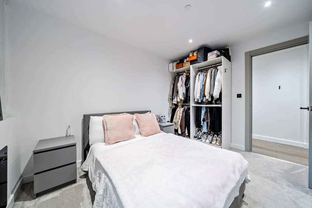 Rosemount Avenue, West Byfleet, KT14, photo 11