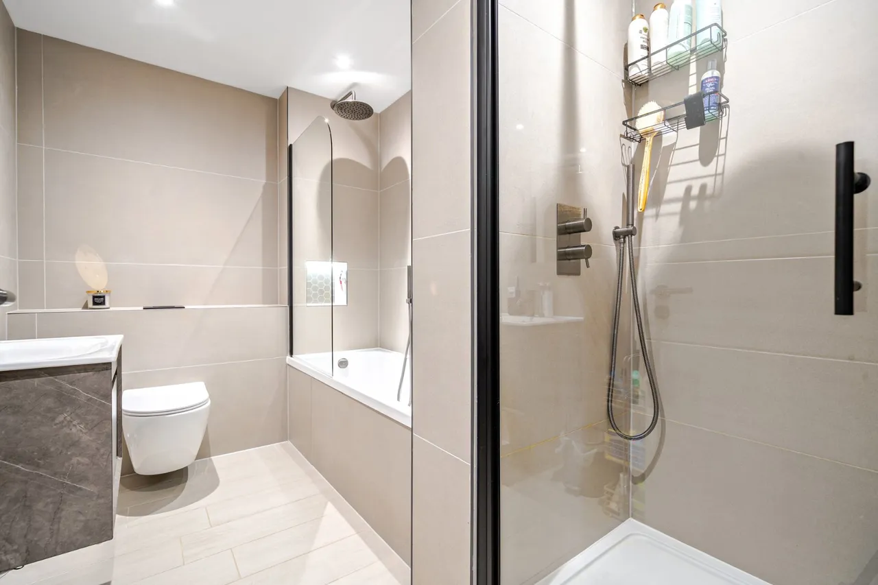 Rosemount Avenue, West Byfleet, KT14, photo 8