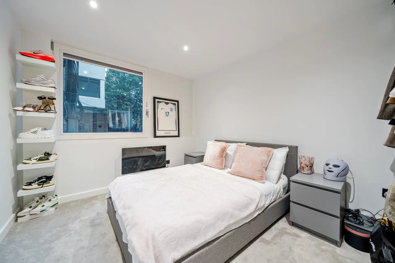 Rosemount Avenue, West Byfleet, KT14, photo 13