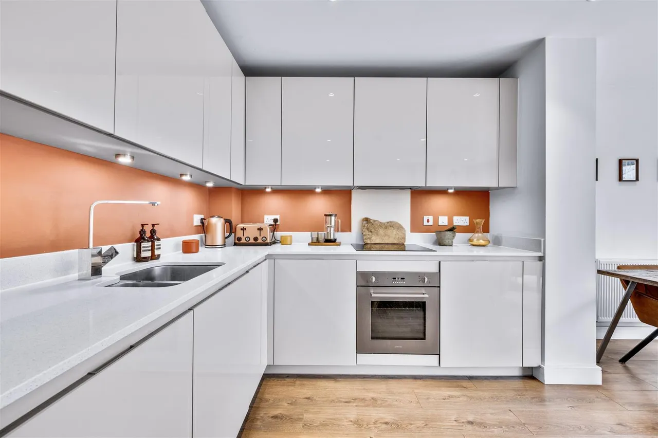 Neasden Lane, Neasden, NW10, photo 5