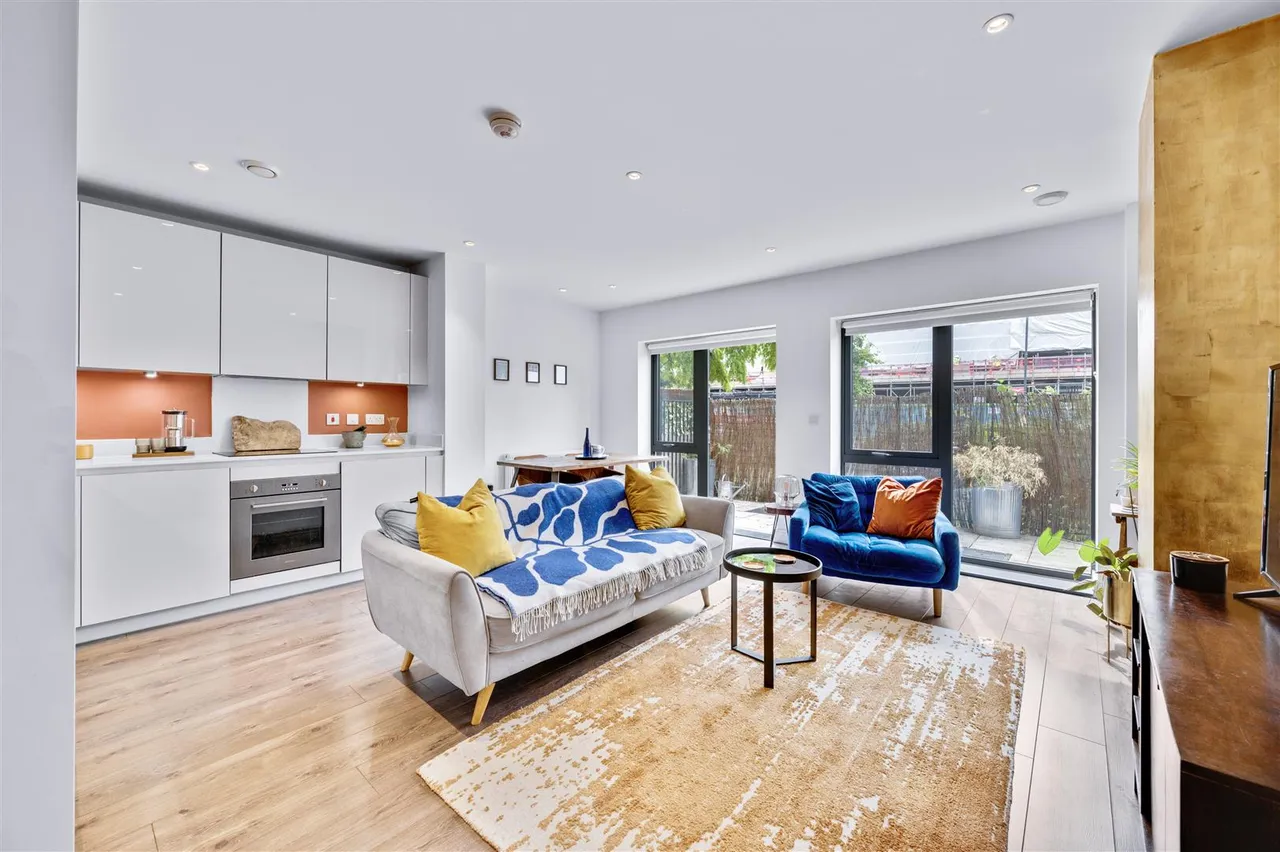 Neasden Lane, Neasden, NW10, photo 3