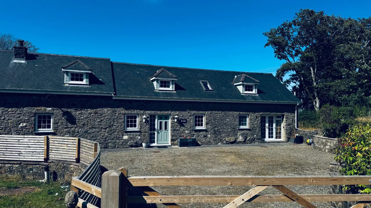 3 bed barn conversion for sale, Ger Y Coed, Plwmp, SA44