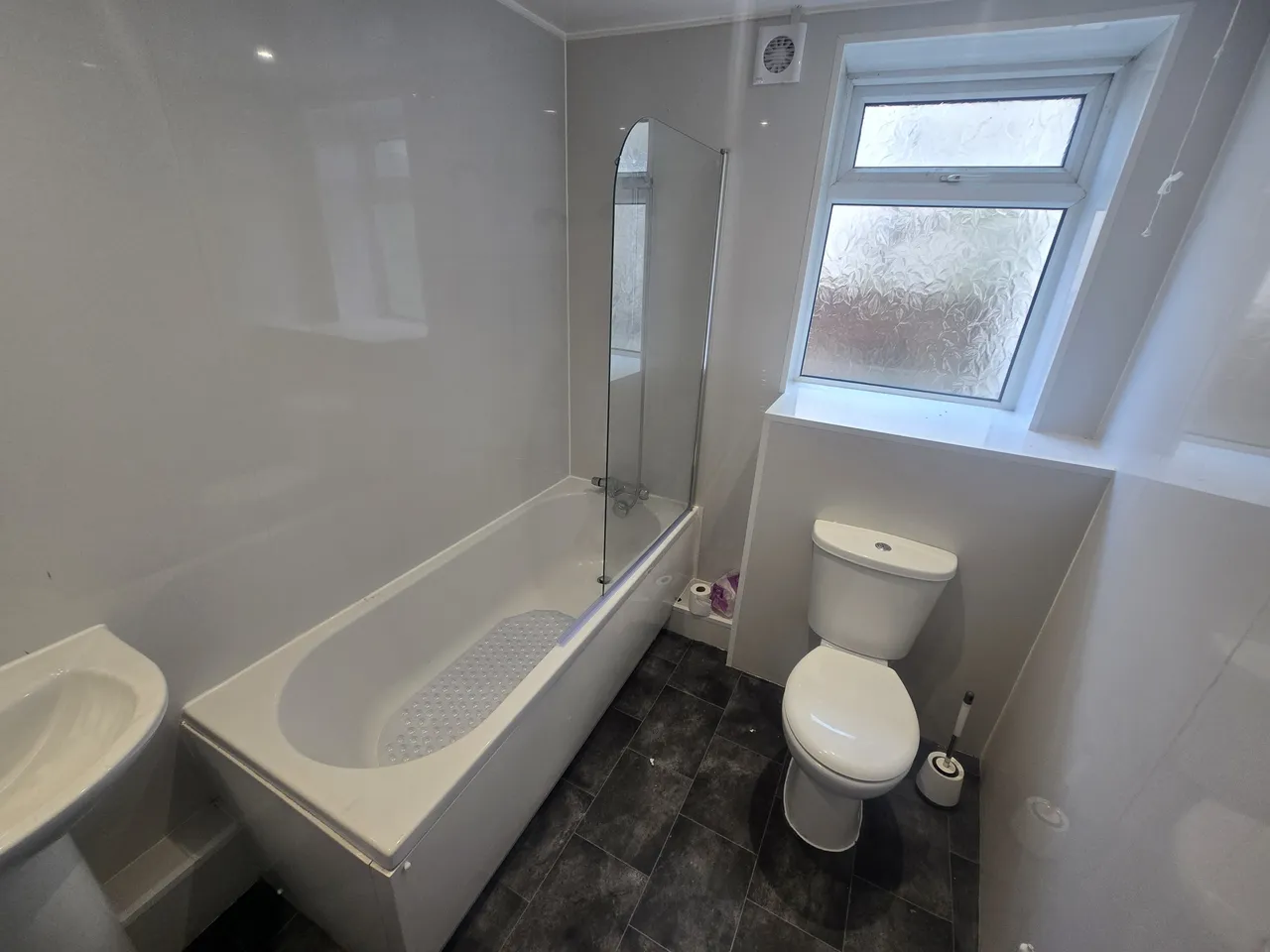 Room 1, 83 Thompson Road, Sunderland, photo 7