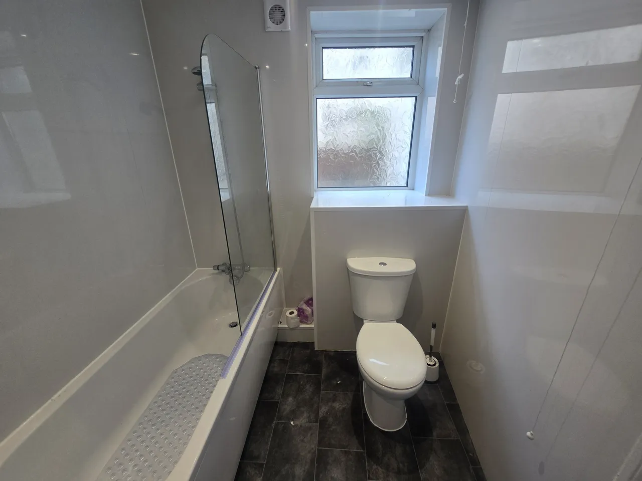 Room 1, 83 Thompson Road, Sunderland, photo 11