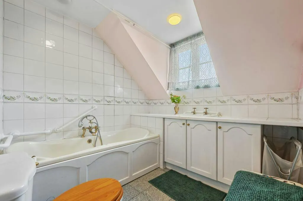 Wheatley Close, Hornchurch, RM11, photo 18