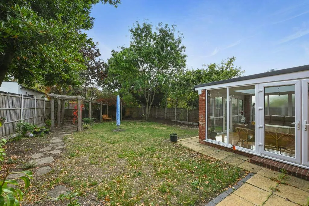 Wheatley Close, Hornchurch, RM11, photo 24